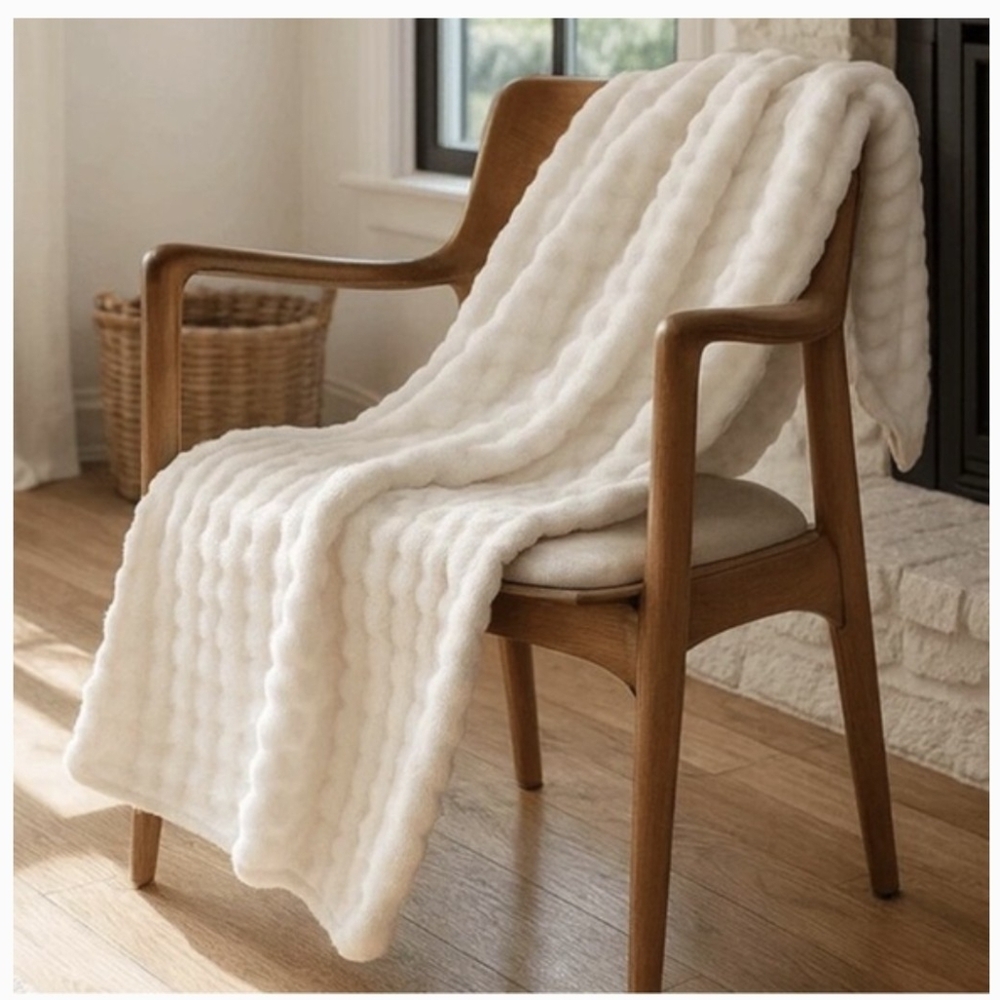 Hythe Bubble Blanket - Brand New - Picture 3 of 4